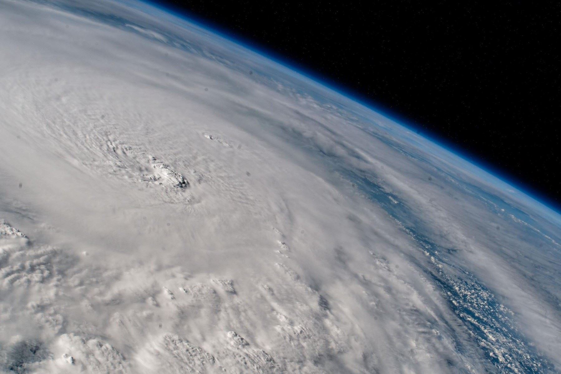 El huracán Milton, de categoría 4 en el momento de esta fotografía, se ve en el Golfo de México frente a la costa de la Península de Yucatán desde la Estación Espacial Internacional mientras orbita a 257 millas de altura. Foto: NASA