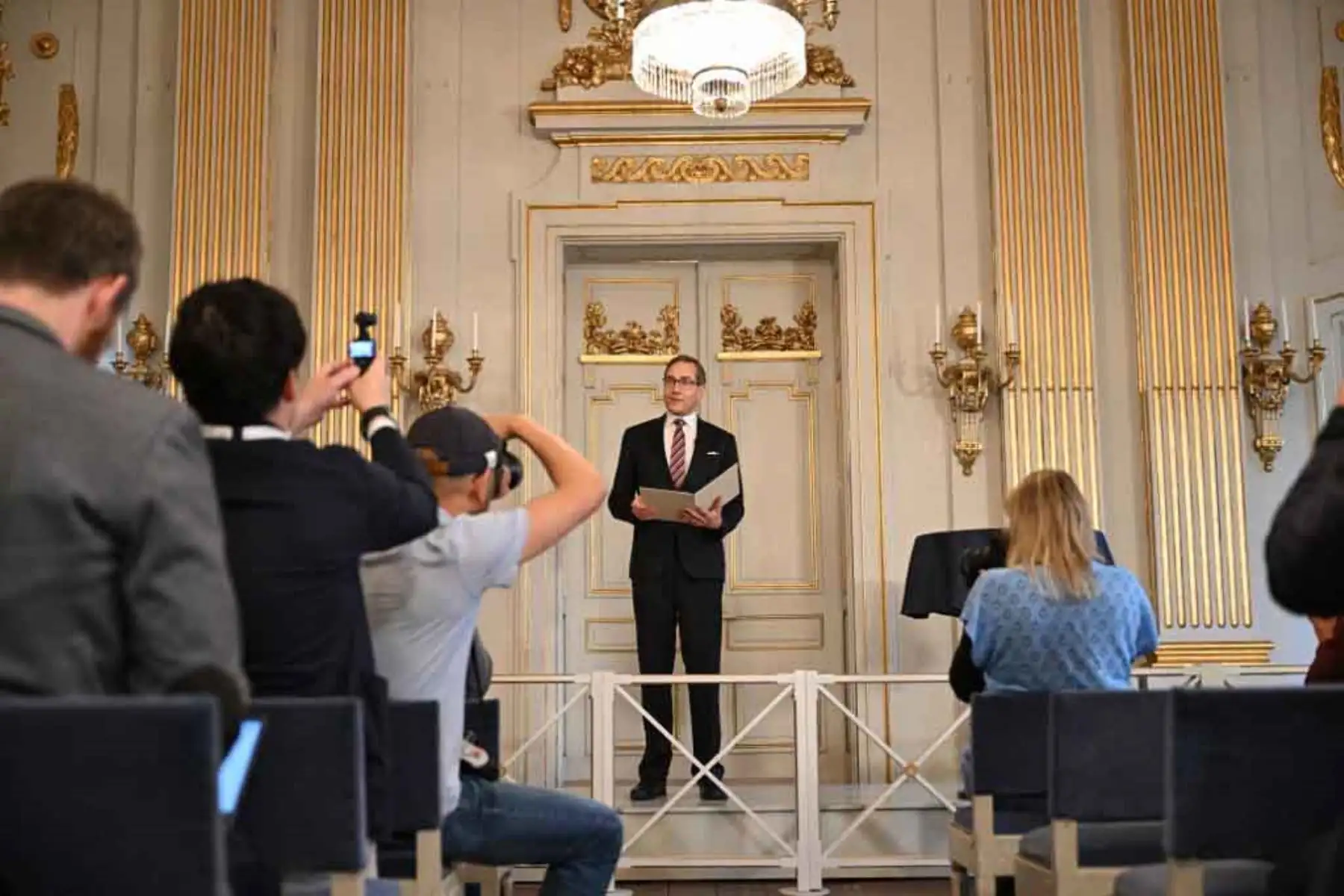 Mats Malm, Secretario Permanente de la Academia Sueca, anuncia al autor surcoreano Han Kang, ganador del Premio Nobel de Literatura 2024 en la Academia Sueca de Estocolmo, Suecia. Foto: AFP