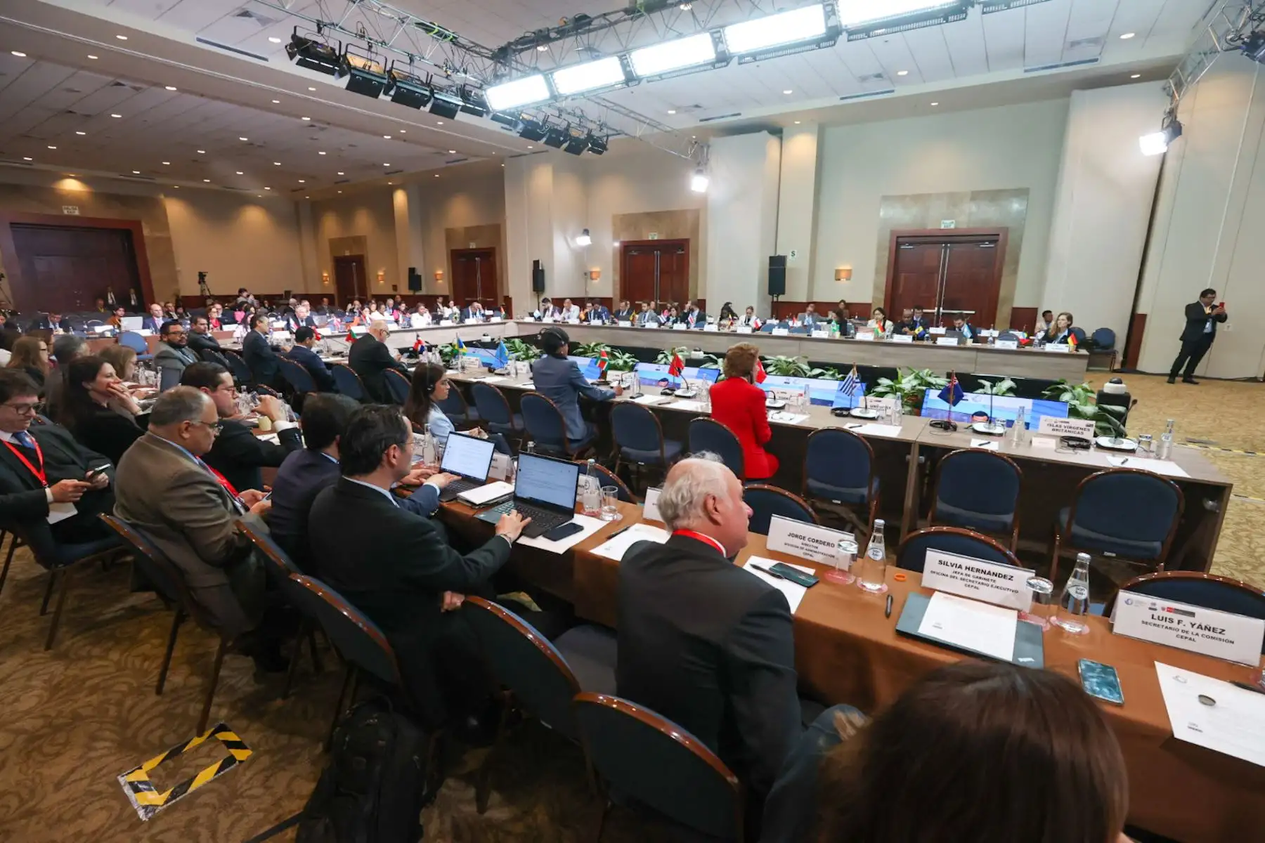 Mesa 1 del cuadragésimo período de sesiones de la Comisión  Económica para América Latina (CEPAL)

Foto: ANDINA/Juan Carlos Guzmán Negrini