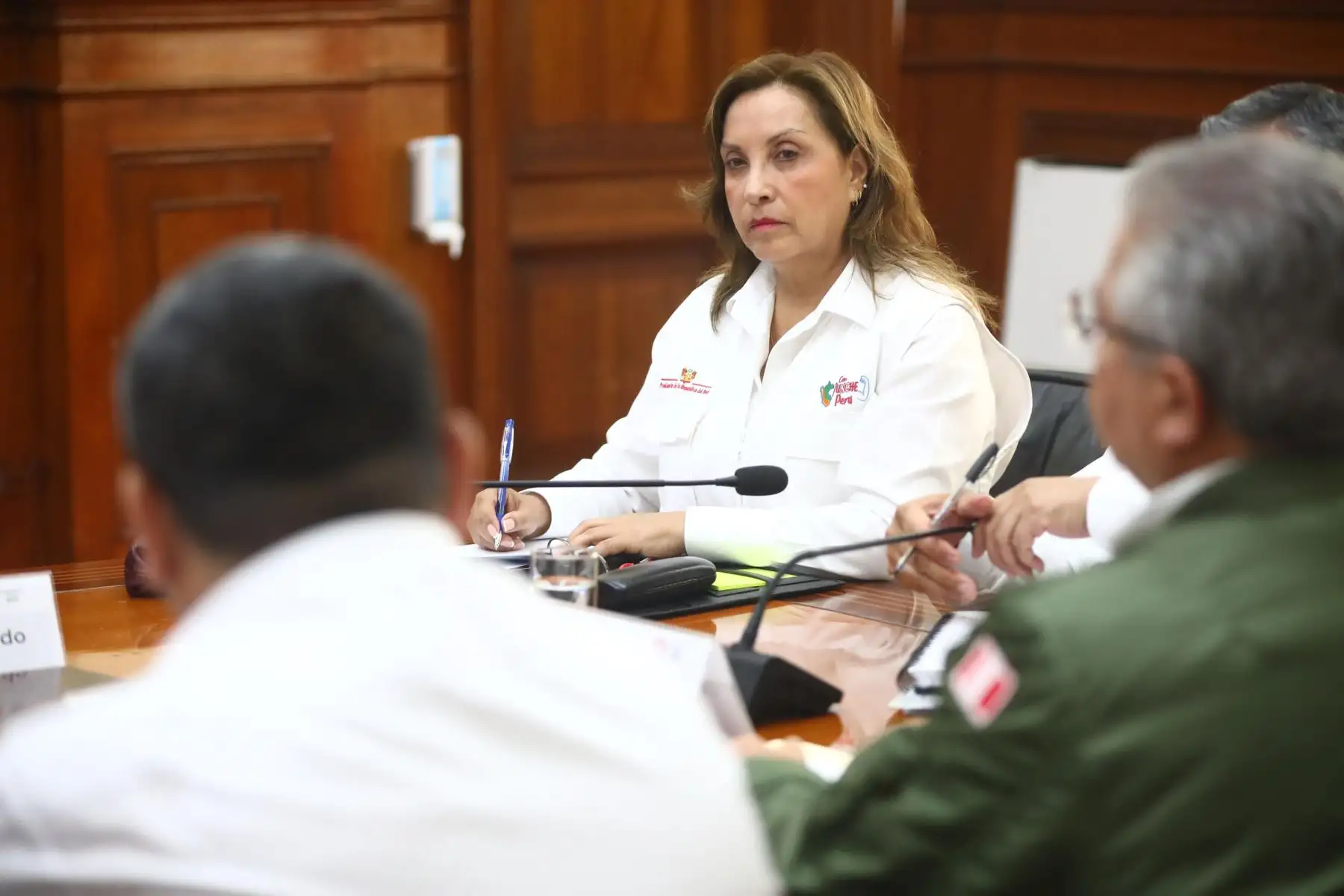 La presidenta de la República, Dina Ercilia Boluarte Zegarra, lidera la reunión con su gabinete ministerial para realizar un balance de las acciones del Ejecutivo, a fin de evaluar el impacto del paro de un sector de transportistas y coordinar acciones que aseguren la protección.
Foto: ANDINA/Prensa Presidencia