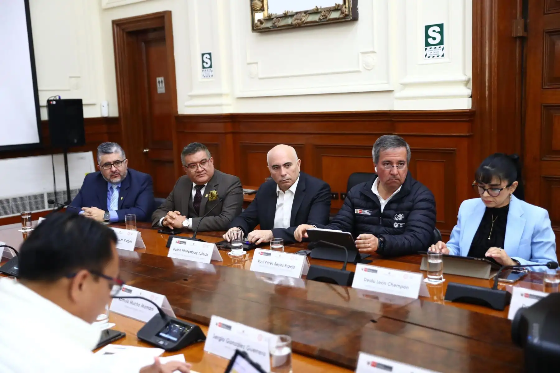 La presidenta de la República, Dina Ercilia Boluarte Zegarra, lidera la reunión con su gabinete ministerial para realizar un balance de las acciones del Ejecutivo, a fin de evaluar el impacto del paro de un sector de transportistas y coordinar acciones que aseguren la protección.
Foto: ANDINA/Prensa Presidencia