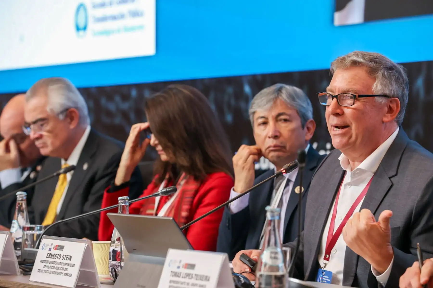 Ponente Ernesto Stein, profesor del Instituto Tecnológico de Monterrey , en el marco de la mesa de trabajo: Cómo lograr un crecimiento más alto, sostenido, inclusivo y sostenible del cuadragésimo período de sesiones de la CEPAL 



Foto: ANDINA/Juan Carlos Guzmán Negrini