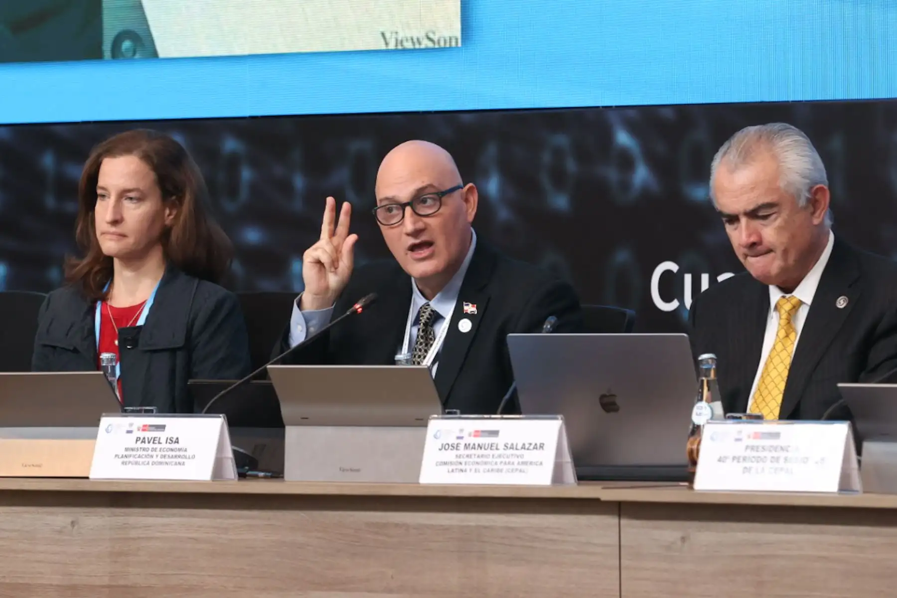 Ponente Pável Isa, ministro de Economía de República Dominicana, en el marco de la mesa de trabajo: Cómo lograr un crecimiento más alto, sostenido, inclusivo y sostenible del cuadragésimo período de sesiones de la CEPAL 



Foto: ANDINA/Juan Carlos Guzmán Negrini