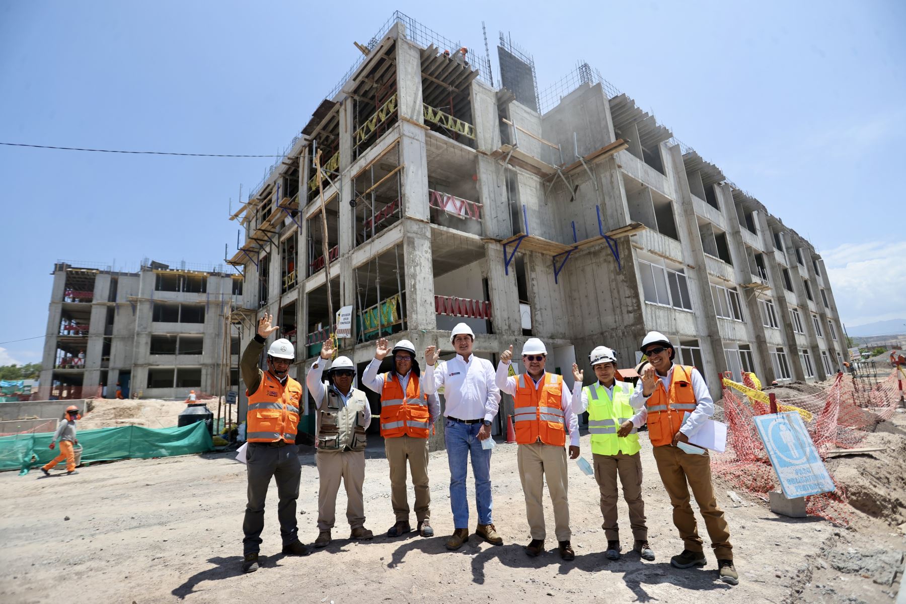 El viceministro de Gobernanza Territorial, Juan Haro, visitó la ciudad universitaria donde se desarrollan los trabajos de construcción de la Villa Bolivariana y del gran comedor. Foto: ANDINA/PCM