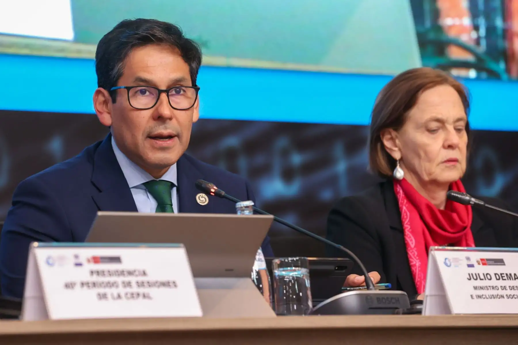 Ministro de Desarrollo e inclusión Social, Julio Demartini, modera la mesa de trabajo: Cómo reducir la desigualdad y promover la inclusión y movilidad social en el marco del cuadragésimo período de sesiones de la CEPAL

Foto: ANDINA/Juan Carlos Guzmán Negrini