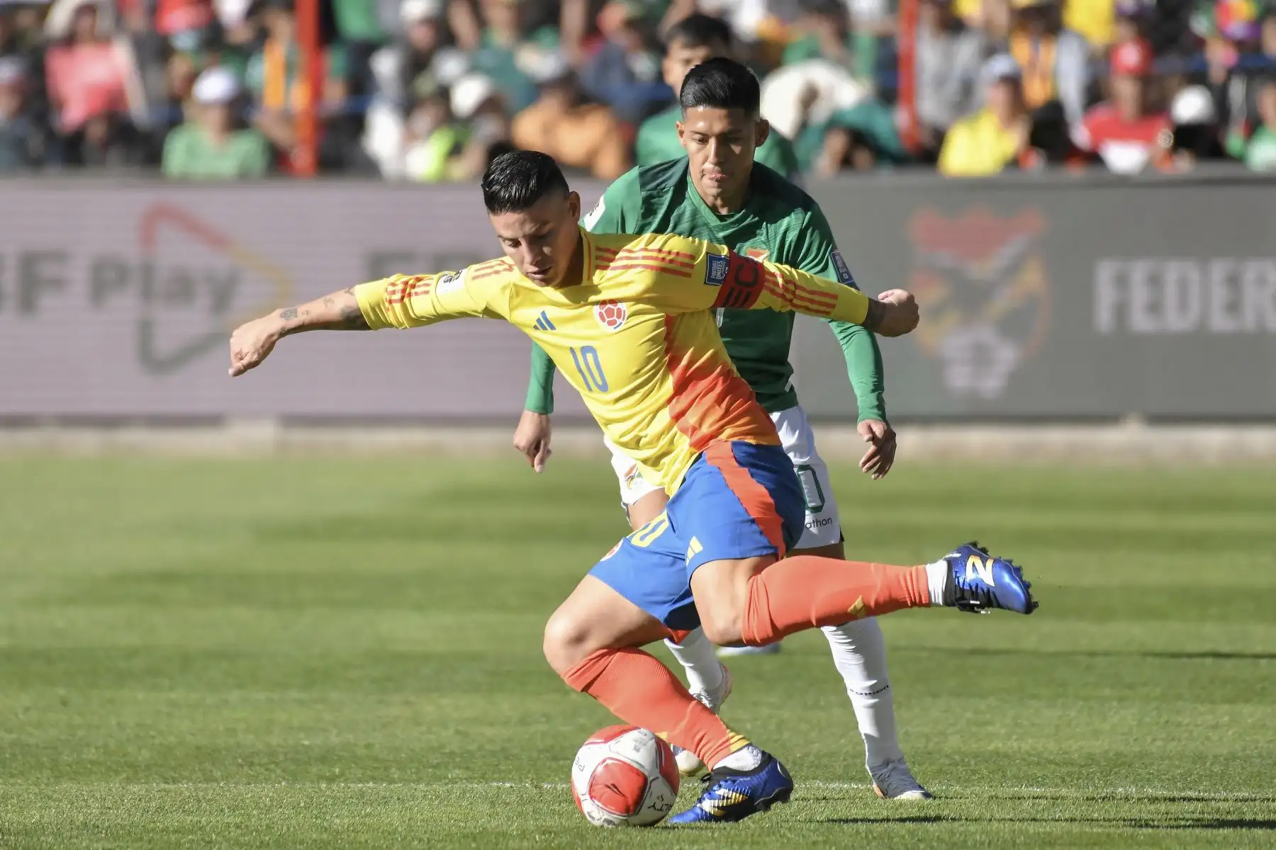Bolivia venció 1-0 este jueves a Colombia en los 4.150 metros de altitud de El Alto, le quitó el invicto en la eliminatoria sudamericana y se metió en zona de clasificación directa al Mundial de 2026. Foto: EFE