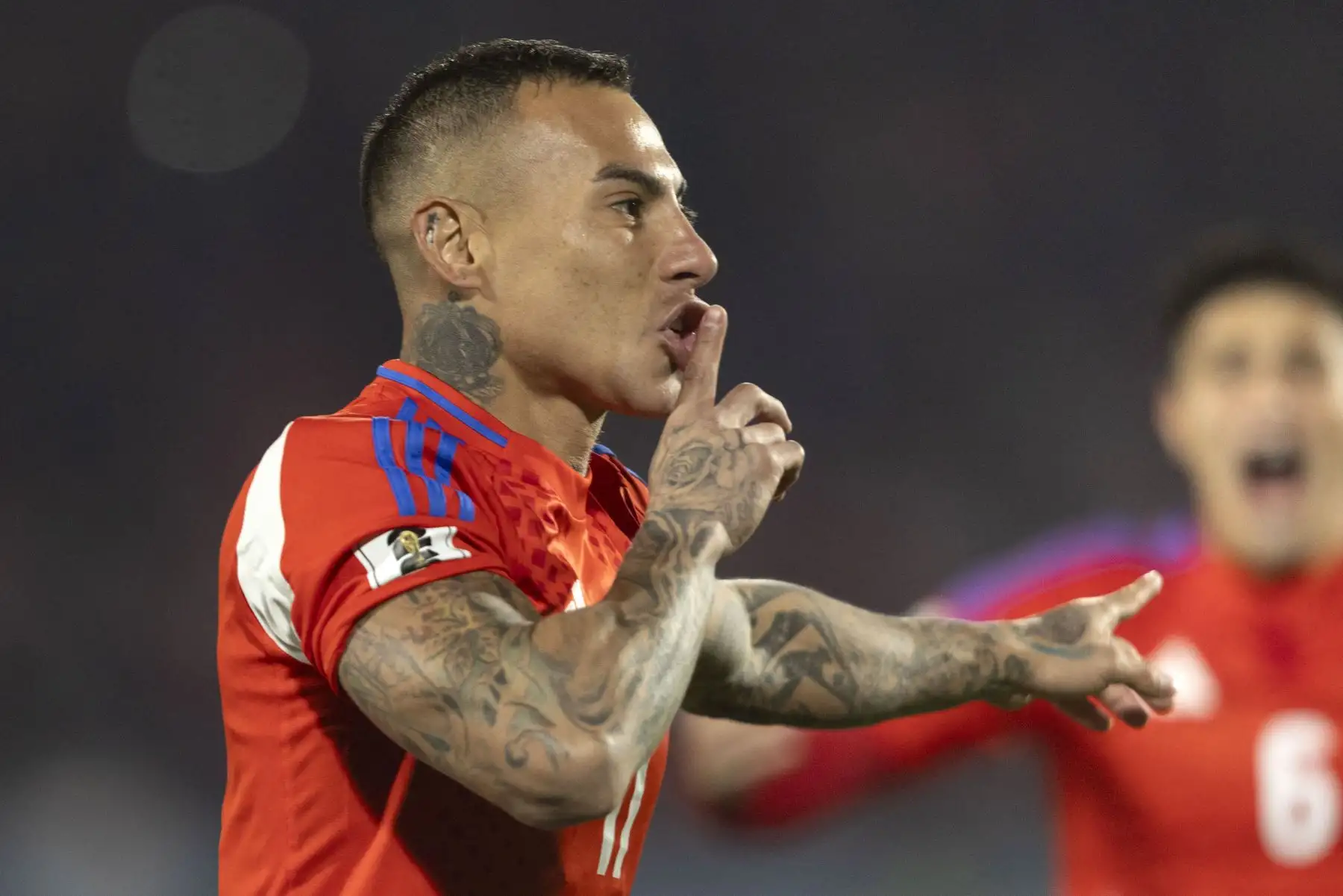 En el estadio Nacional de Santiago, en un partido entre dos equipos en situación complicada en el premundial, Brasil logró un triunfo tranquilizador de atrás ante Chile por 2-1. Foto: AFP En el estadio Nacional de Santiago, en un partido entre dos equipos en situación complicada en el premundial, Brasil logró un triunfo tranquilizador de atrás ante Chile por 2-1. Foto: AFP