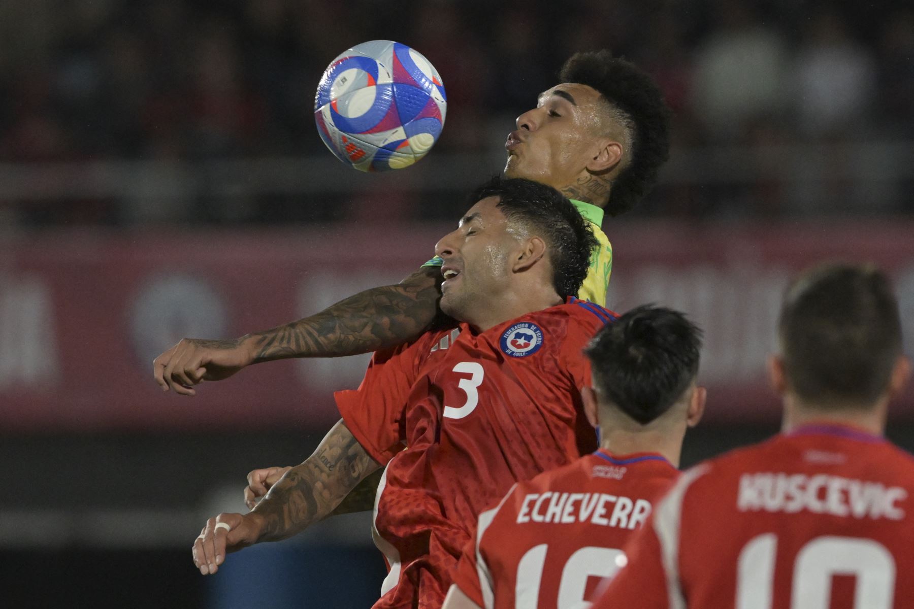 Con 13 puntos, la selección brasileña escaló al cuarto lugar del premundial. Chile acumula cinco puntos y es penúltimo de diez selecciones. Foto: AFP