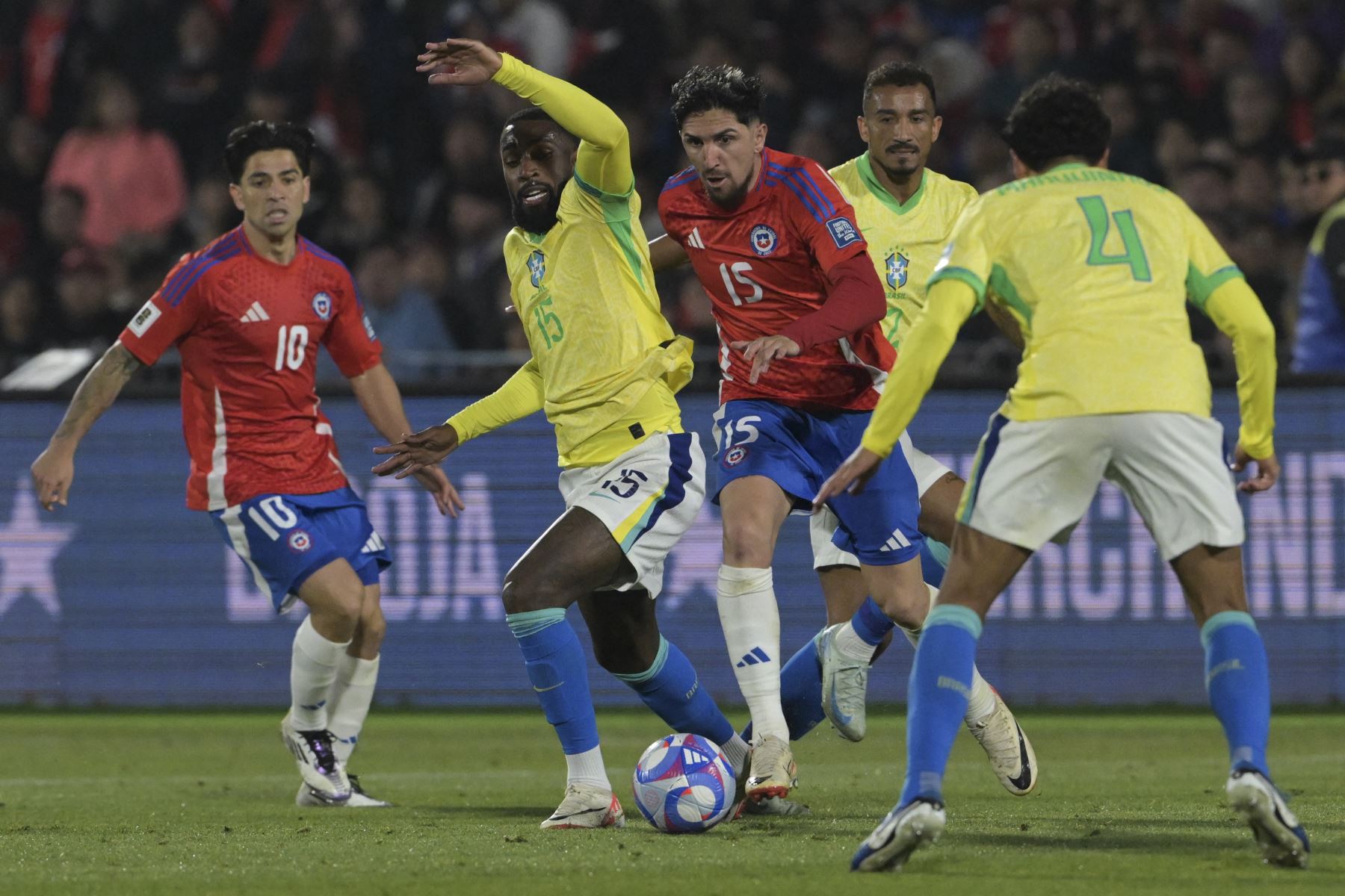 La Seleção remontó con un cabezazo del delantero Igor Jesus en el 45+2 y un latigazo de Luiz Henrique en el minuto 89. Foto: AFP