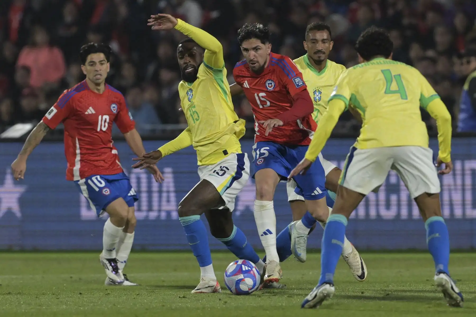 La Seleção remontó con un cabezazo del delantero Igor Jesus en el 45+2 y un latigazo de Luiz Henrique en el minuto 89. Foto: AFP La Seleção remontó con un cabezazo del delantero Igor Jesus en el 45+2 y un latigazo de Luiz Henrique en el minuto 89. Foto: AFP