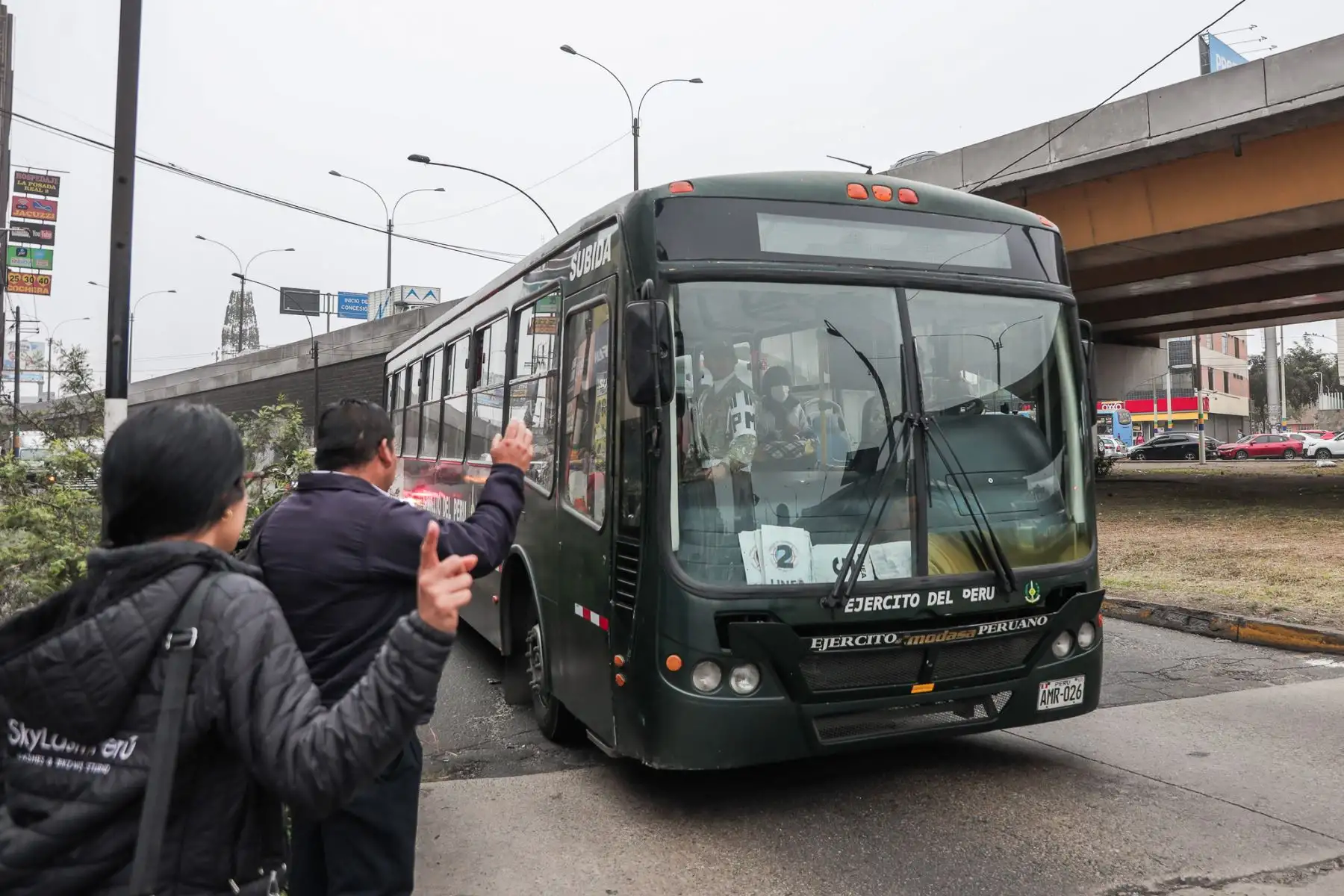 Fuerzas Armadas resguardan la Estación Naranjal del Metropolitano, el Óvalo Habich y disponen buses para transportar pasajeros en el segundo día del paro de transportistas en Lima y Callao. Foto: ANDINA/ Connie Calderon