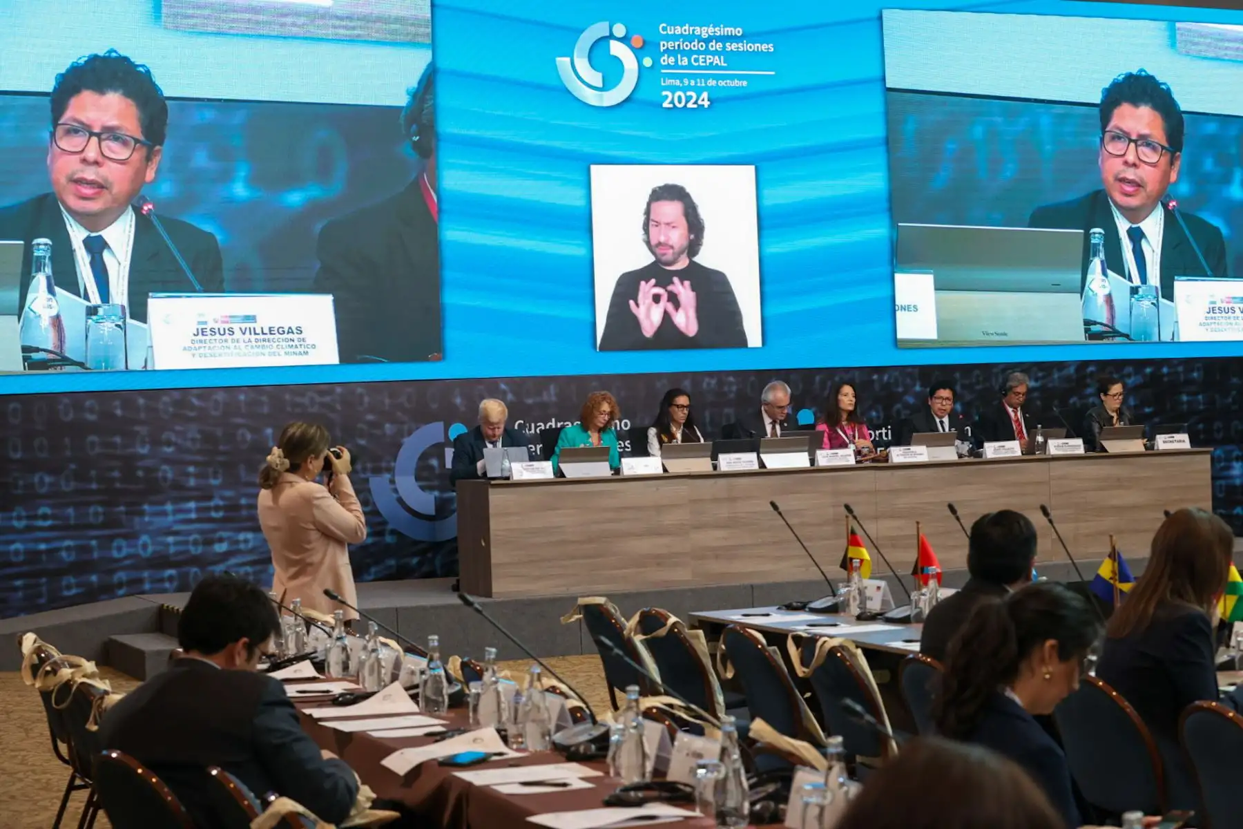 Jesús Villegas, Director de la Dirección de Adaptación al Cambio Climático del MINAM, moderador de la Mesa 4: Cómo promover la sostenibilidad y enfrentar el cambio climático en el marco del cuadragésimo período de sesiones de la CEPAL realizado en Lima.

Foto: ANDINA/Juan Carlos Guzmán Negrini