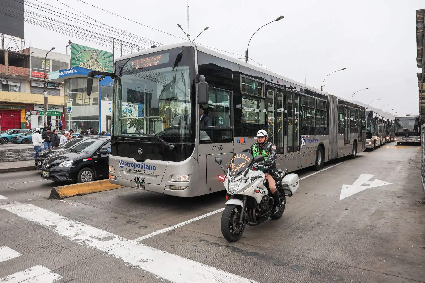 Así luce el tránsito vehicular y peatonal en la zona norte de Lima: óvalo Habich, óvalo Naranjal y Pro, durante el segundo día de paro de transportistas. Foto: ANDINA/ Connie Calderon