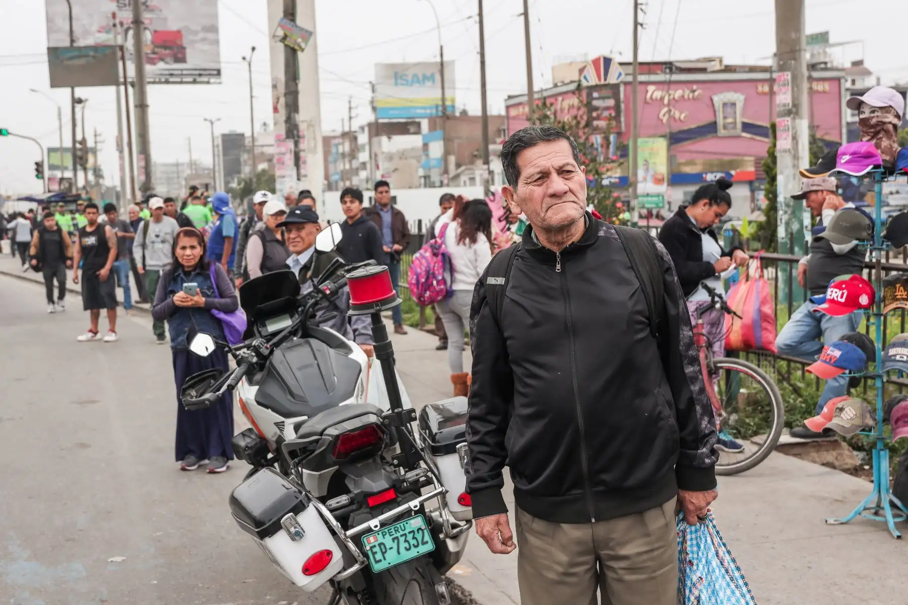Así luce el tránsito vehicular y peatonal en la zona norte de Lima: óvalo Habich, óvalo Naranjal y Pro, durante el segundo día de paro de transportistas. Foto: ANDINA/ Connie Calderon