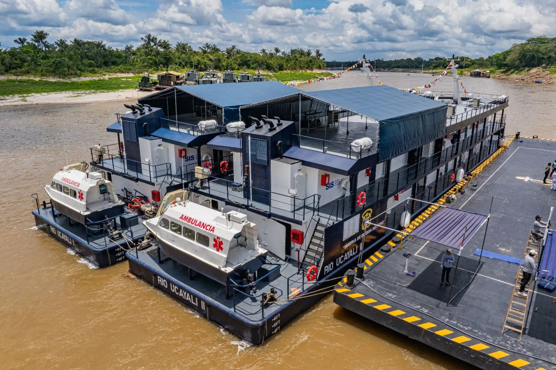 La presidenta de la república, Dina Boluarte, participa, en Iquitos, en la ceremonia de incorporación de las Plataformas Itinerantes de Acción Social -PIAS, Río Ucayali I y II a la Marina de Guerra del Perú. Foto: ANDINA/Prensa Presidencia