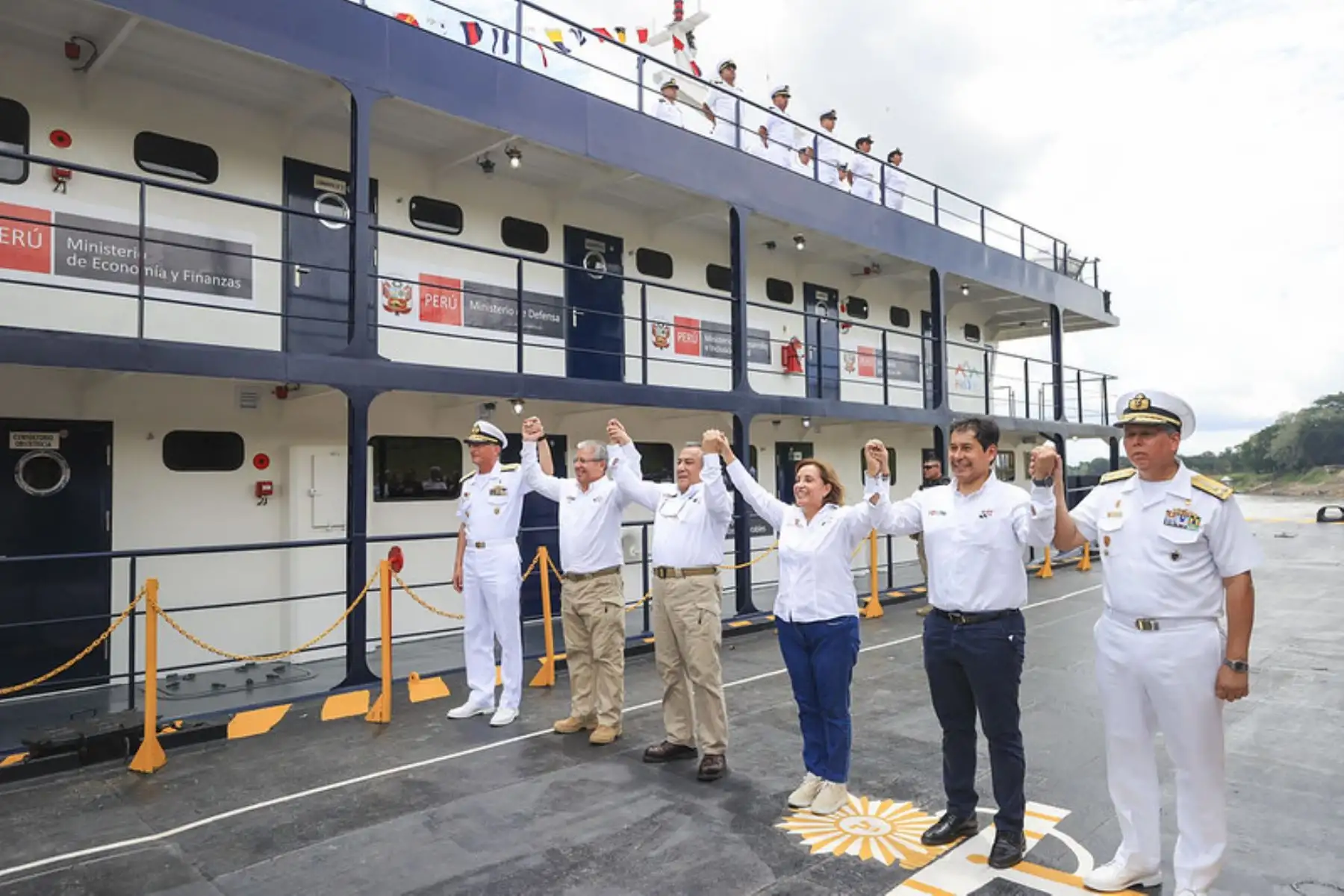Desde Loreto, la presidenta de la república, Dina Ercilia Boluarte Zegarra, participa en la ceremonia de incorporación de las PIAS, Río Ucayali I y II, a la Marina de Guerra del Perú. Foto: ANDINA/ Prensa Presidencia