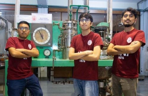 Denis Cristian Alfonte Lupaca, Franco Raúl Lenin Vetanzo Sánchez y José Illari Criado Villlegas, forman parte del grupo estudiantil del Instituto Americano de Ingenieros Químicos. Foto: Cortesía