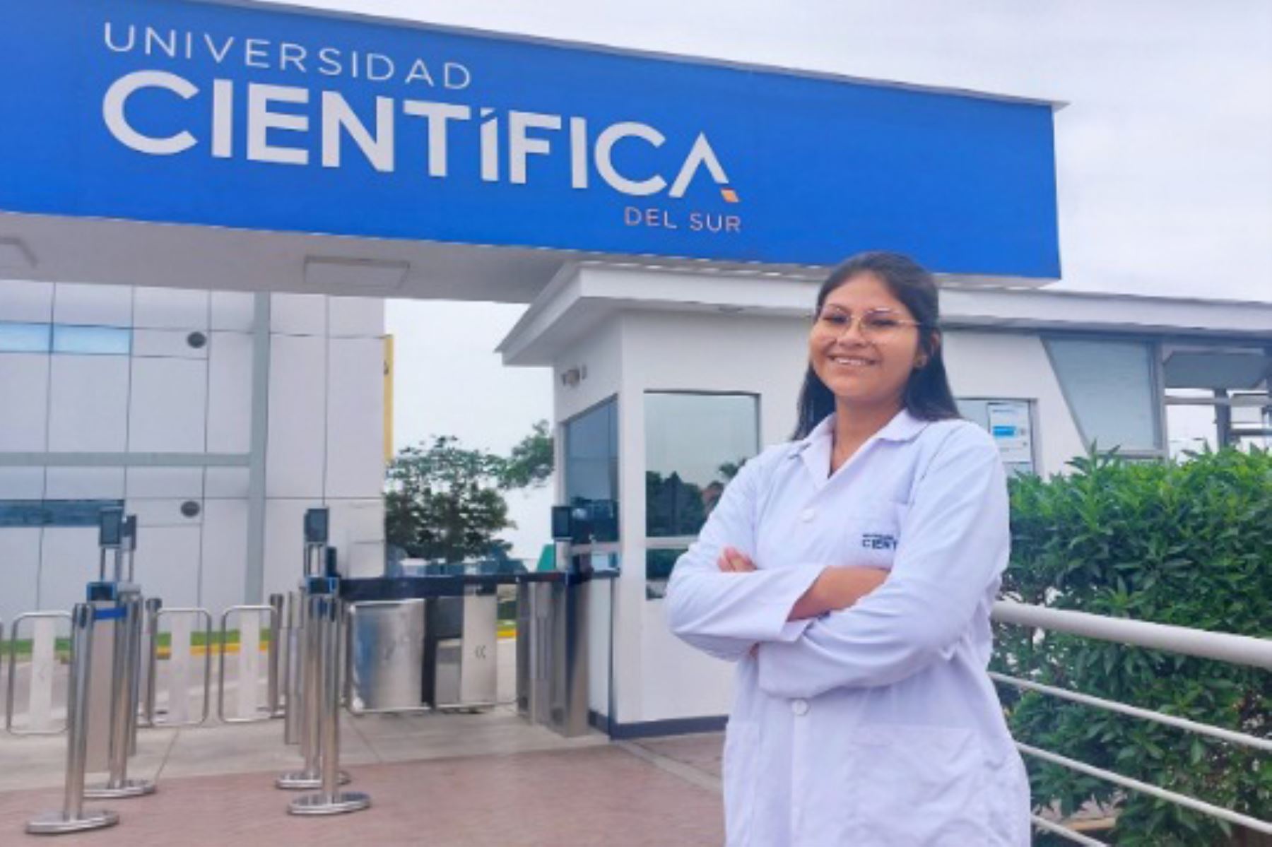 Lucero Pipa Páucar brinda servicio de voluntariado en atención para niños y ancianos en hospitales. Foto: ANDINA/Difusión