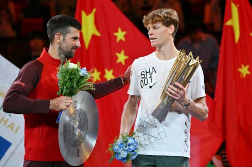 Jannik Sinner derrotó a Djokovic en China