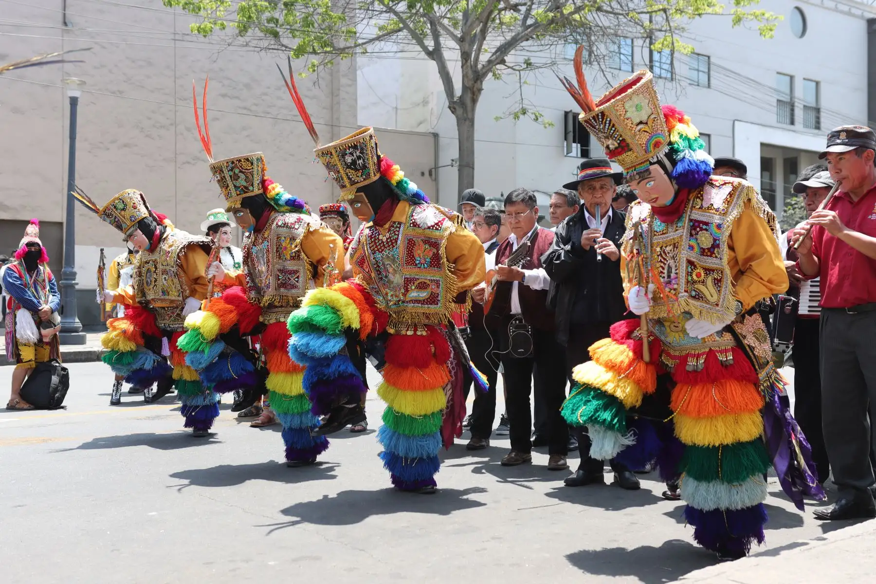 Mayordomos  y residentes en Lima celebran con una misa y bailes autóctonos de Paucartambo como la danza el panadero, chunchada amazónica, huayri chuncho, eva chica entre otros.
Santuario de la Santísima Trinidad. Cercado de Lima.
Foto: ANDINA / Lino Chipana.