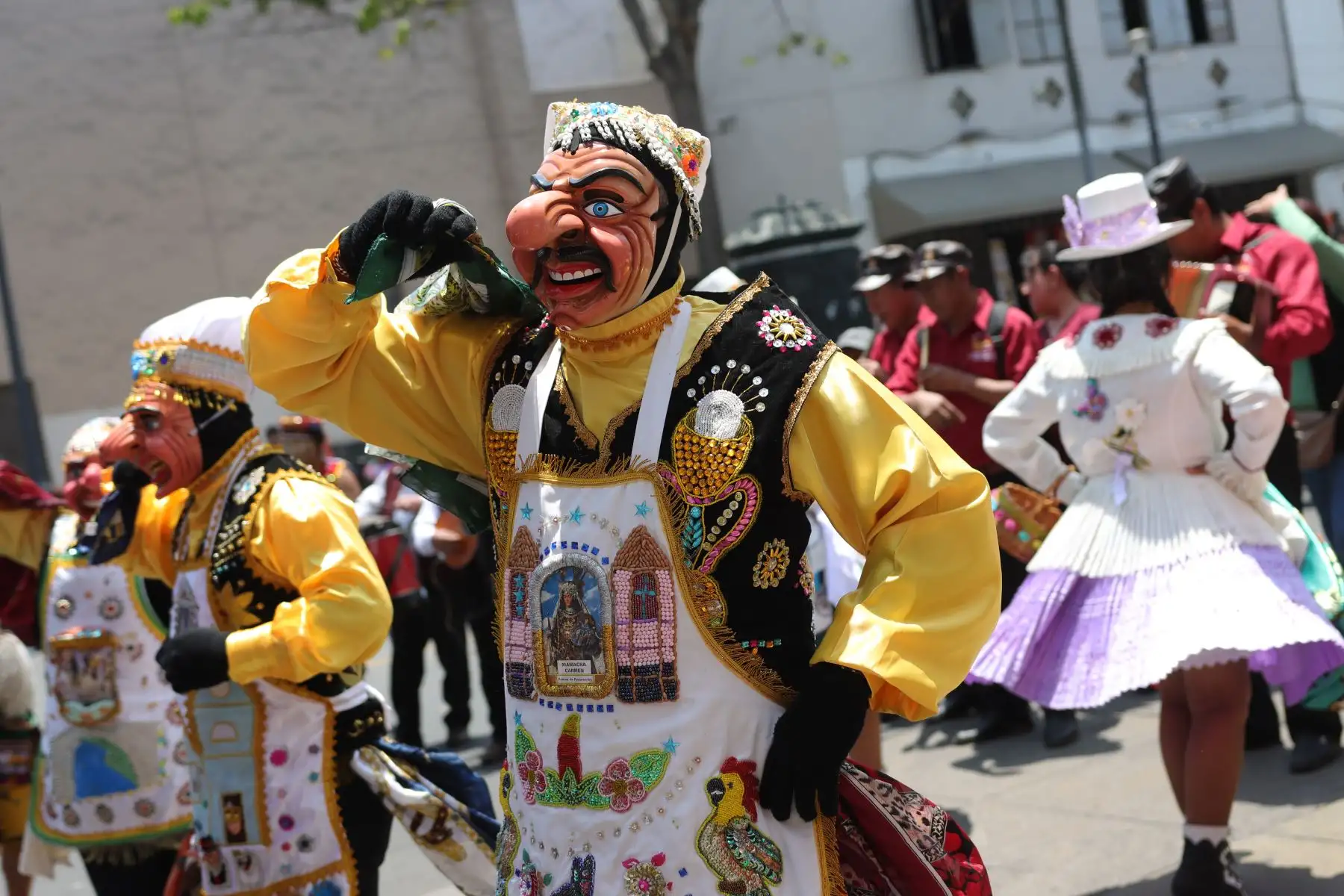 Mayordomos  y residentes en Lima celebran con una misa y bailes autóctonos de Paucartambo como la danza el panadero, chunchada amazónica, huayri chuncho, eva chica entre otros.
Santuario de la Santísima Trinidad. Cercado de Lima.
Foto: ANDINA / Lino Chipana.