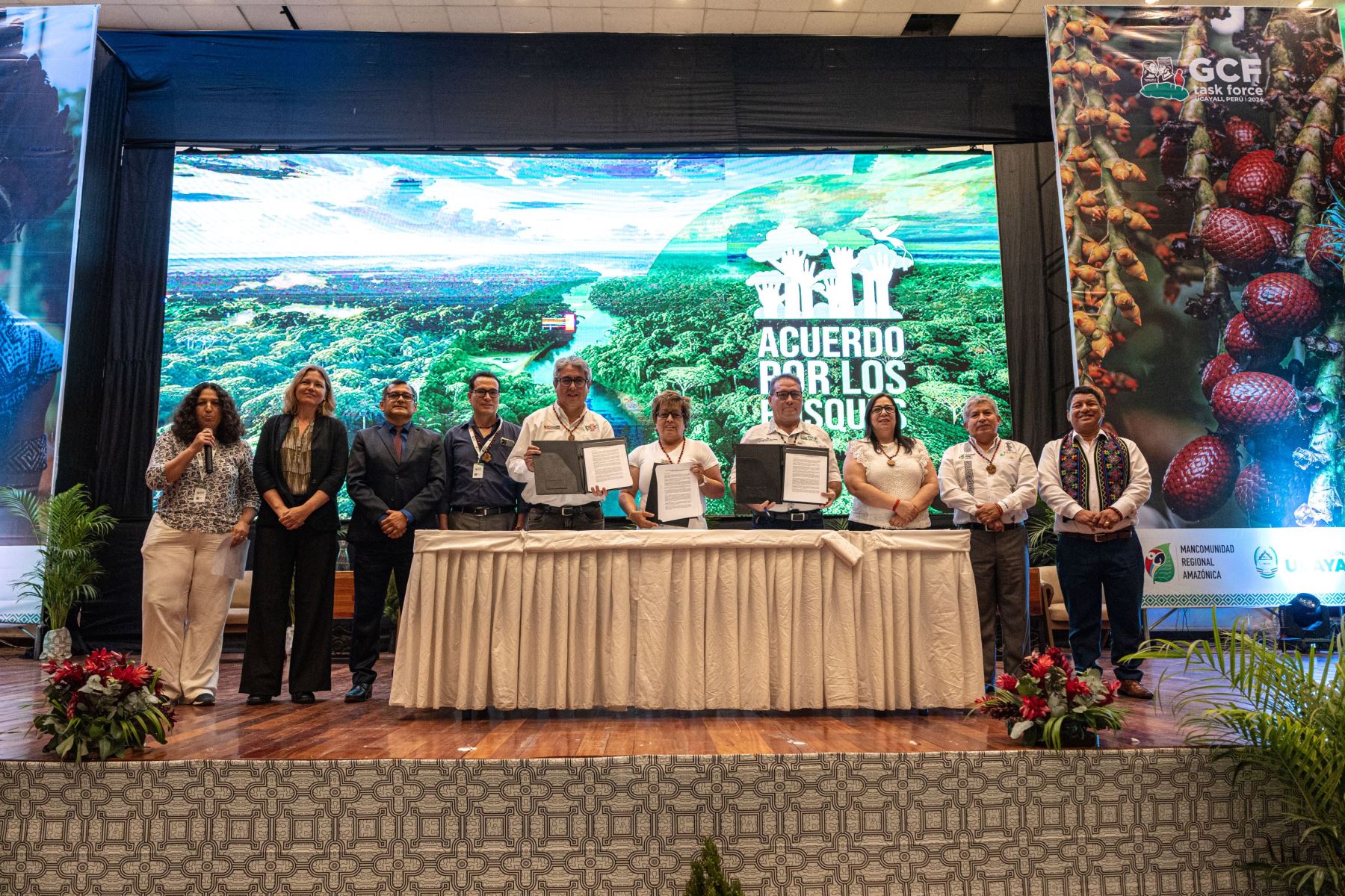 Importante paso para reforzar la lucha contra la tala ilegal y el comercio asociado con la firma  del "Acuerdo por los bosques" entre la Mancomunidad Regional Amazónica (MRA) y la Comisión Multisectorial Permanente de Lucha contra la Tala Ilegal (CMLTI).