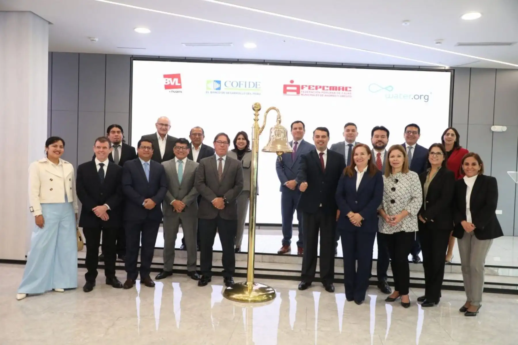 Cofide realizó campanazo por su primera emisión azul en BVL. Foto: ANDINA/Difusión