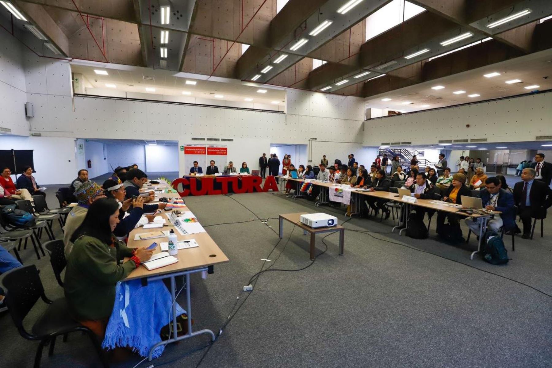 La sexta reunión de trabajo con las organizaciones indígenas nacionales se prolongará hasta el 17 de octubre, en la sede del Ministerio de Cultura. Foto: ANDINA/Mincul