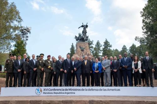 El ministro de Defensa, Walter Astudillo Chávez, representó al Gobierno del Perú en evento en Argentina. Foto: Mindef