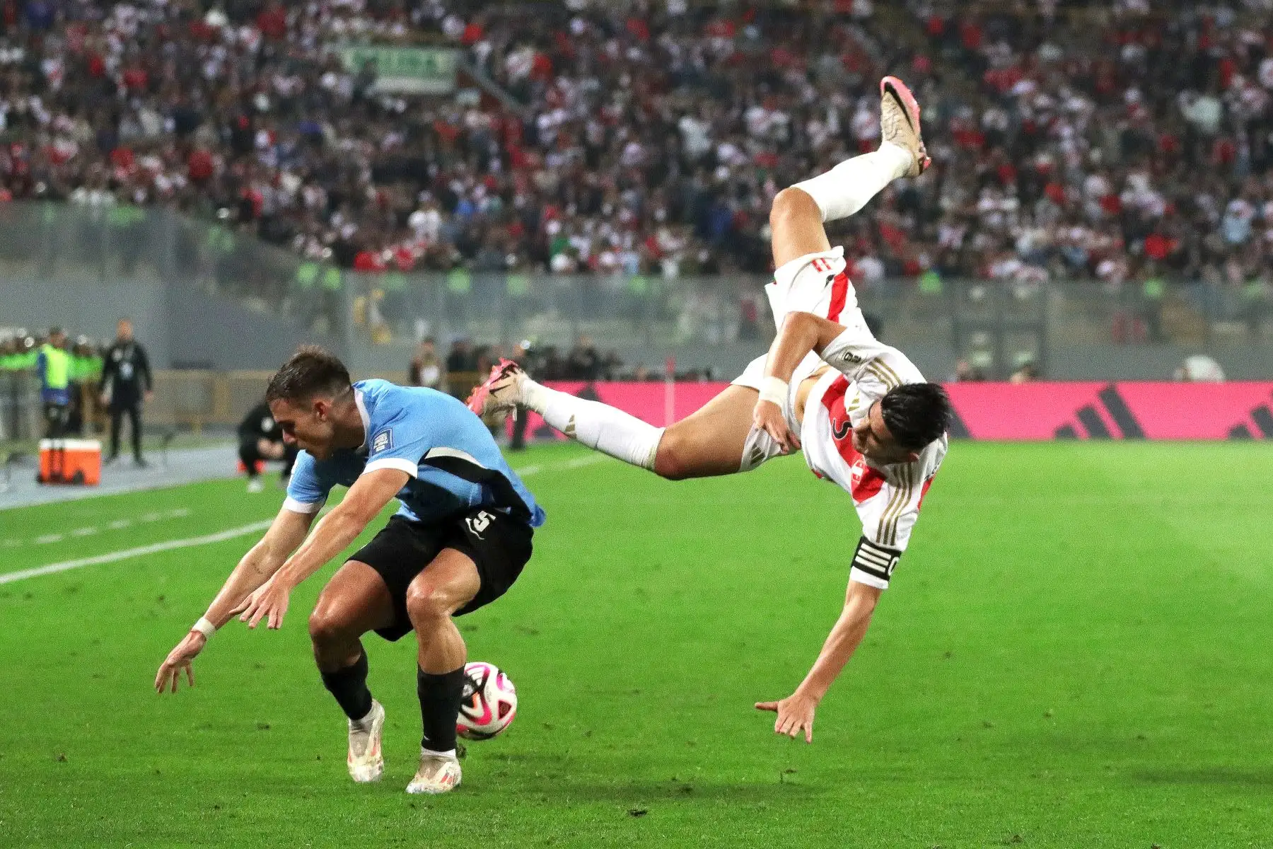 Jugador Carlos Zambrano de la selección de Perú .
Foto : ANDINA / Lino Chipana