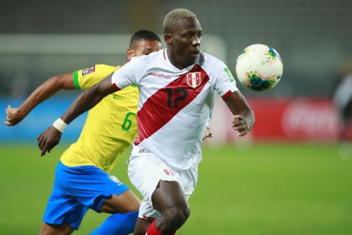 Luis Advíncula regresará al once titular para enfrentar a los brasileños 