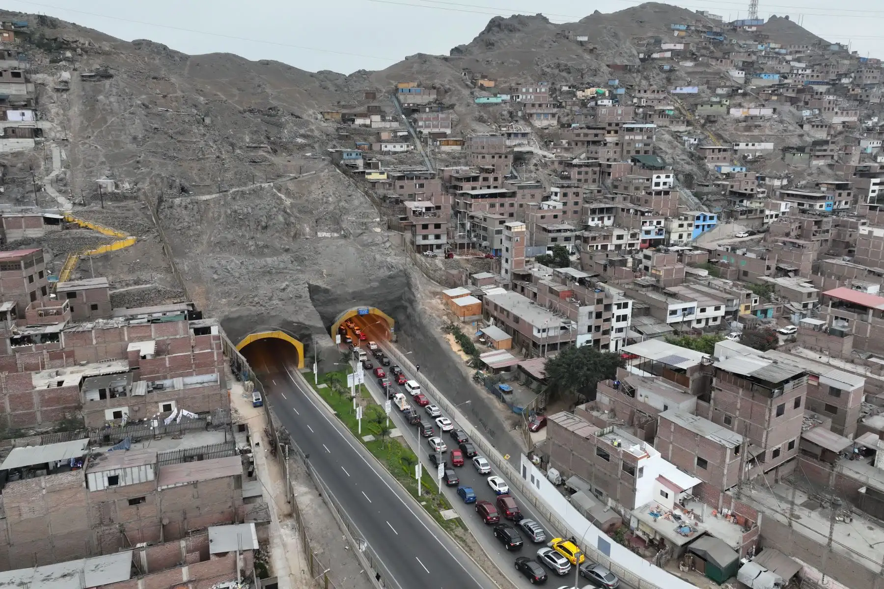 San Juan de Lurigancho y Rímac, dos distritos de Lima, llevan conectados por los túneles de Santa Rosa y San Martín, una obra de infraestructura que se esperaba desde hace años. Estos túneles, que se extienden desde la Prolongación Tacna y Alcázar en el Rímac hasta la urbanización Caja de Agua en San Juan de Lurigancho. Foto: ANDINA/Daniel Bracamonte
