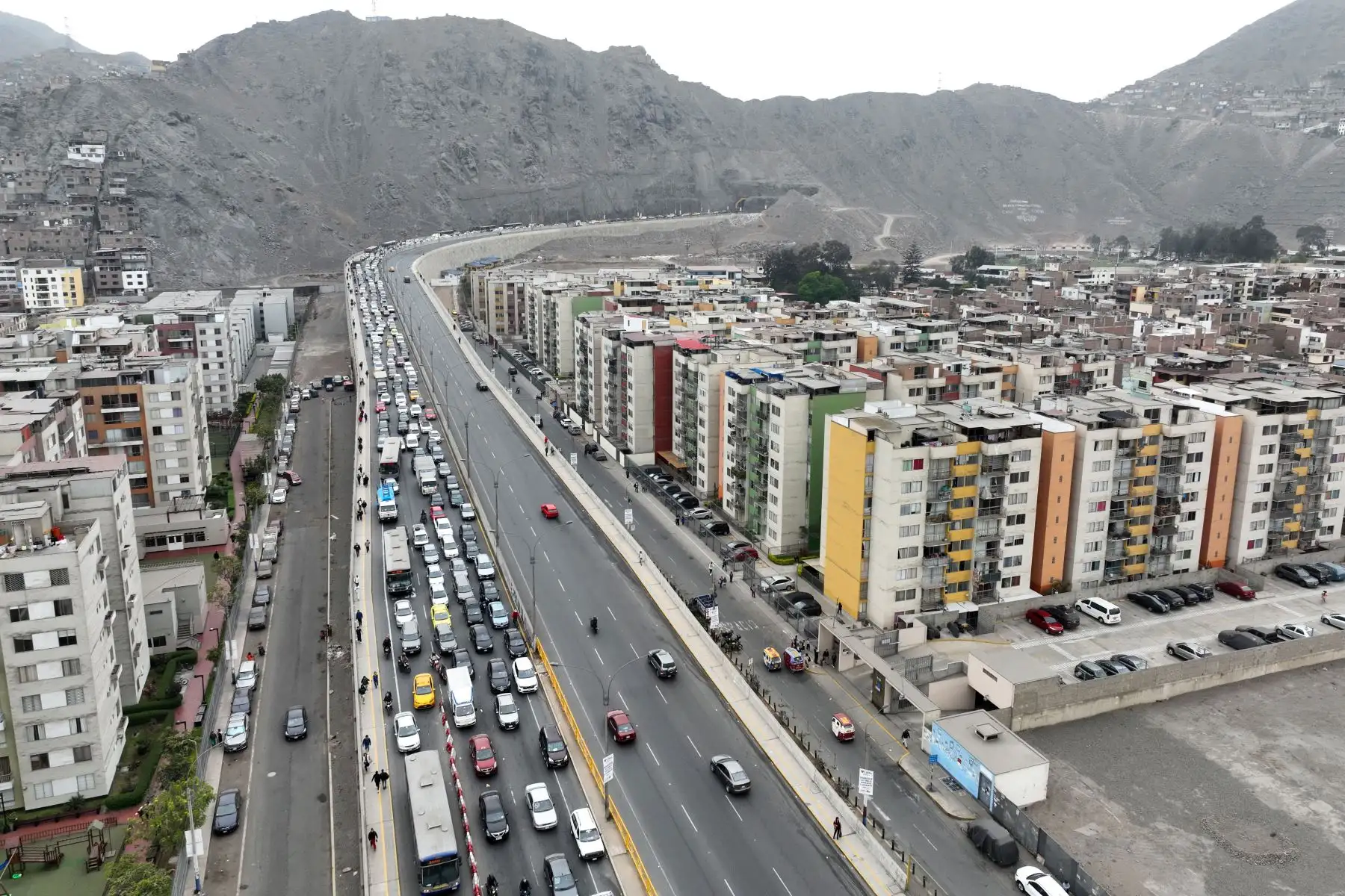 Los túneles Santa Rosa y San Martín conectan San Juan de Lurigancho con el Centro de Lima, y su renovación integral mejorará la seguridad y agilizará el tránsito. Foto: ANDINA/Daniel Bracamonte