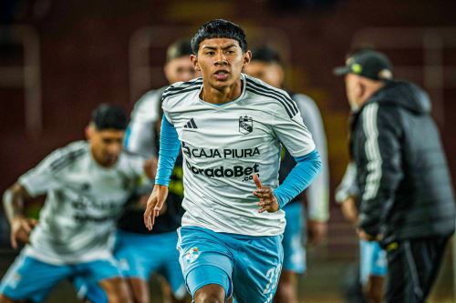 Maxloren Castro entrenando con Sporting Cristal