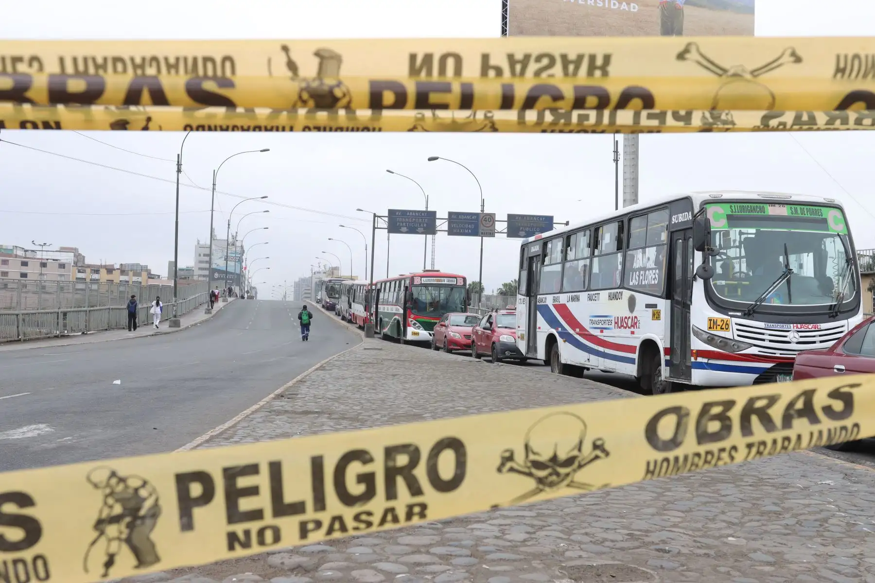 Cierre parcial del puente Ricardo Palma entre los distritos del Rímac y Cercado de Lima, por trabajos de apuntalamiento en el puente en el sentido de sur a norte. Foto: ANDINA / Lino Chipana