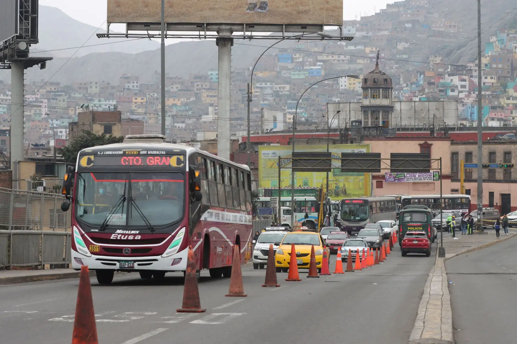 Cierre parcial del puente Ricardo Palma entre los distritos del Rímac y Cercado de Lima, por trabajos de apuntalamiento en el puente en el sentido de sur a norte. Foto: ANDINA / Lino Chipana