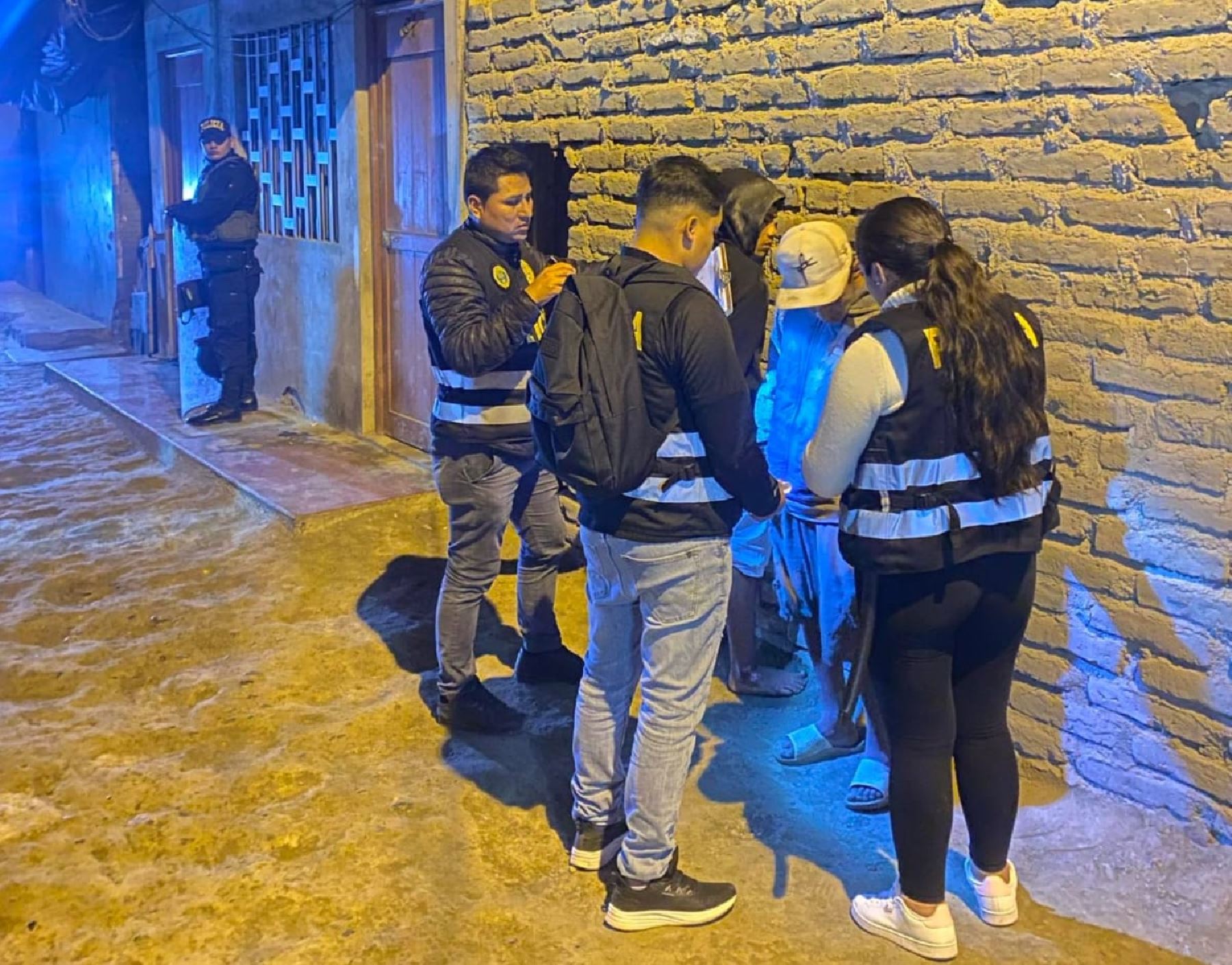 Cinco personas, presuntamente vinculadas con la banda criminal "Los sanguinarios de Chocoy", fueron detenidas durante un megaoperativo ejecutado por la Policía Nacional y el Ministerio Público en Barranca. ANDINA/Difusión