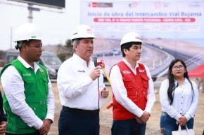 "Esta es una de las 21 obras que estamos impulsando y que se harán a lo largo de la Panamericana Sur", afirmó el ministro Raúl Pérez Reyes. Foto: ANDINA/MTC