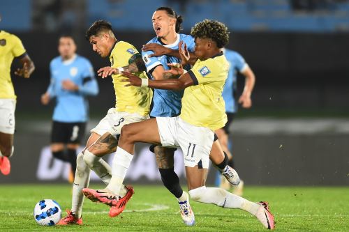 Uruguay empata con Ecuador en un partido sin goles