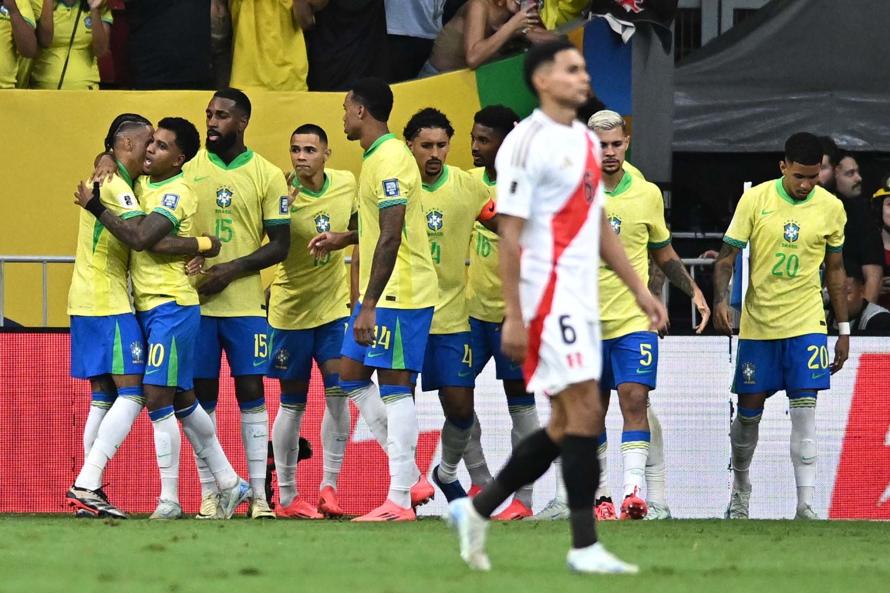 Brasil impone su historia a un deslucido Perú que no pudo con el peso de la camiseta. Foto: ANDINA/EFE