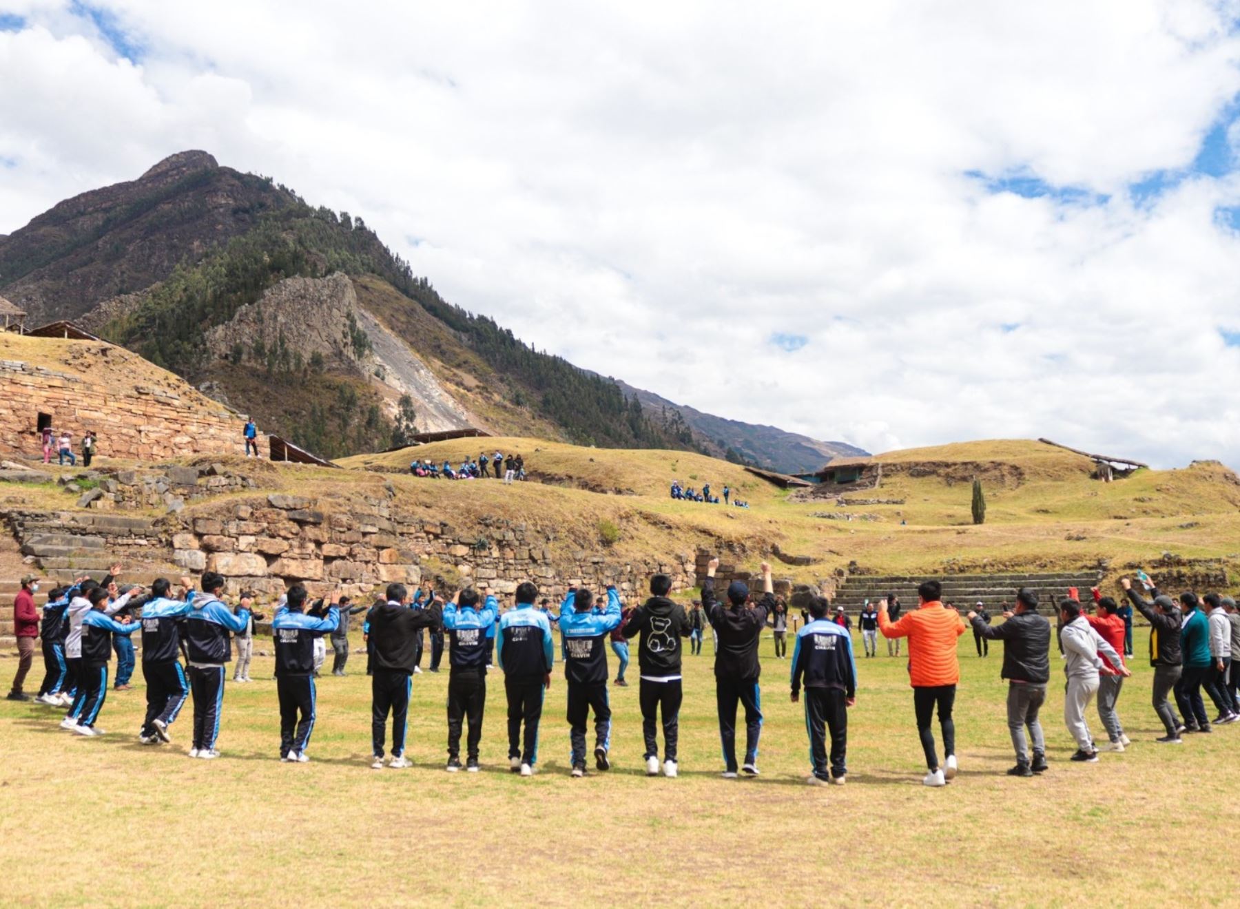 Más de 200 artistas participarán del Chavín Raymi que se escenificará en la explanada del monumento arqueológico de Chavín, en la sierra de Áncash. La representación se realizará este sábado 19 de octubre. ANDINA/Difusión