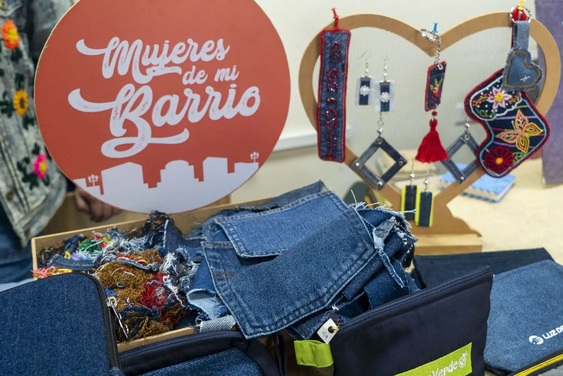 Empresas peruanas ya aplican el modelo de producción basado en el reciclaje, reúso y reparación de residuos para dar vida a otros productos, con orientación técnica del Minam. Foto: Difusión