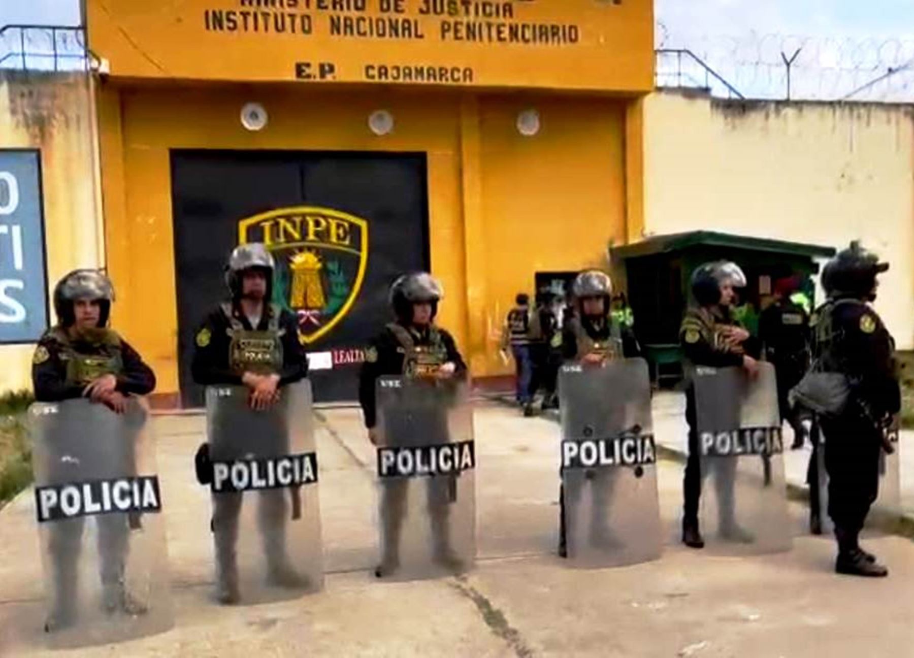 El teniente PNP Anderson Quispe Briones fue recluido en el penal de Cajamarca donde cumplirá la orden de prisión preventiva. El policía es acusado de la muerte del ingeniero ambiental Ruddy Lozano en un bar de la ciudad de Bambamarca, provincia de Hualgayoc. ANDINA/Difusión