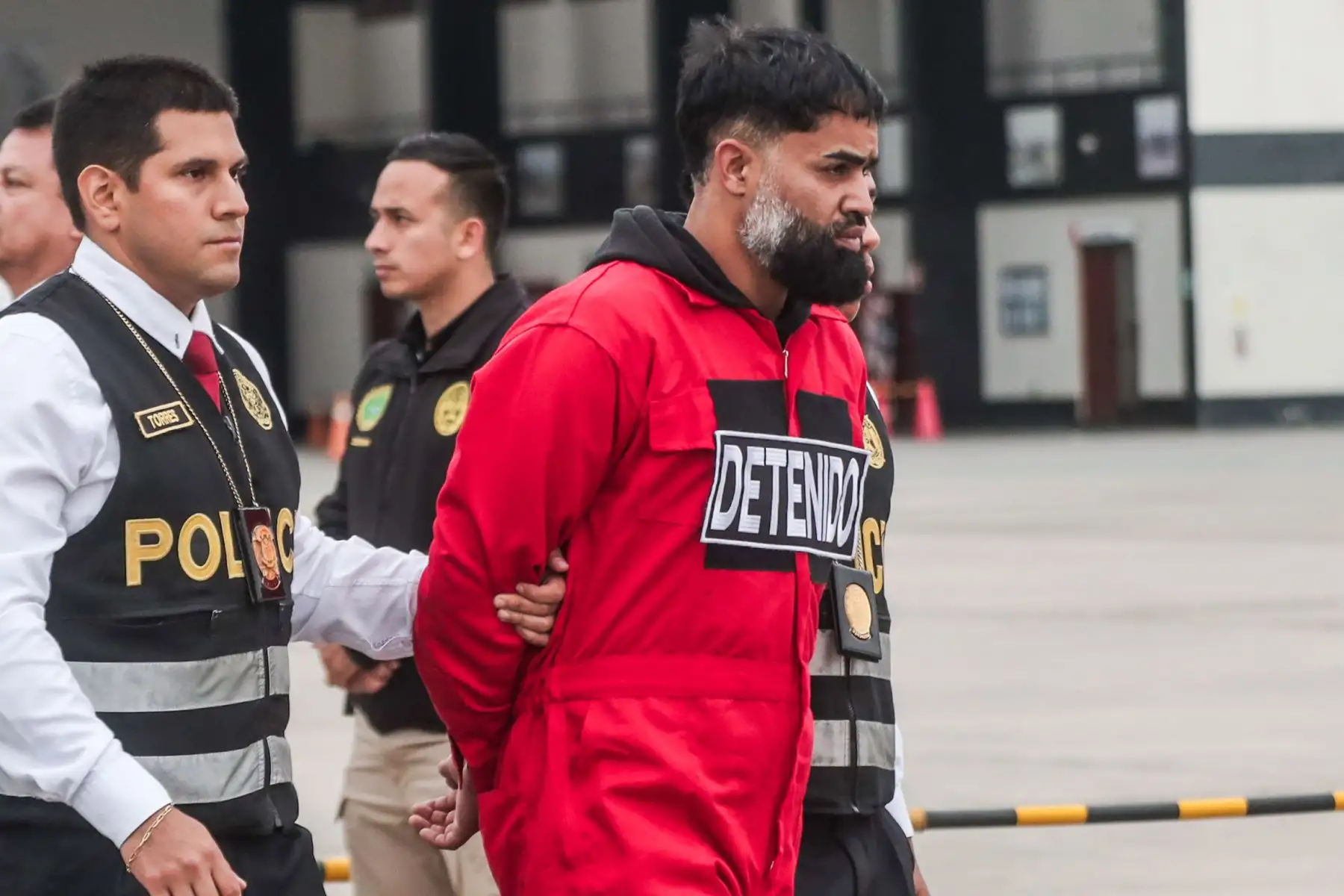 Policía Nacional del Perú expulsa del país a ciudadano venezolano Ángel García Hernández, identificado como miembro activo de la Organización Criminal Transnacional "Tren de Aragua, quien registra Código Rojo emitido por Interpol Chile. Foto: ANDINA/ Connie Calderon
