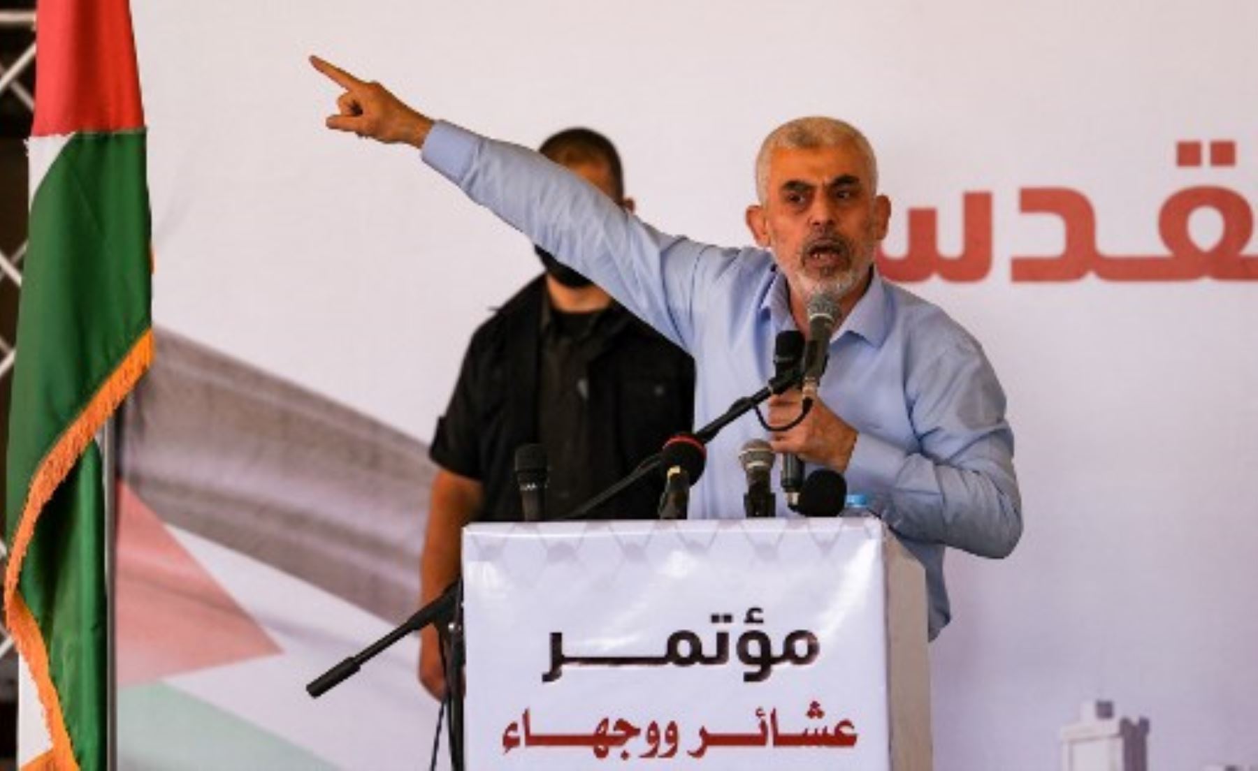 Yahya Sinwar, jefe político de Hamás en Gaza, habla durante una manifestación organizada por representantes de familias destacadas (mokhtar) en apoyo de "la resistencia palestina" en la ciudad de Gaza, el 20 de junio de 2021. Foto: AFP