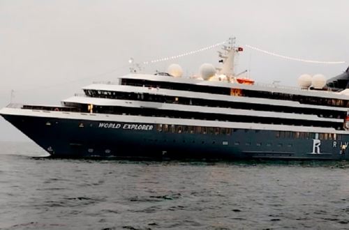 El crucero World Explorer es la primera embarcación que arriba al puerto de Salaverry en el inicio de la temporada de cruceros, informó Migraciones. ANDINA/Difusión