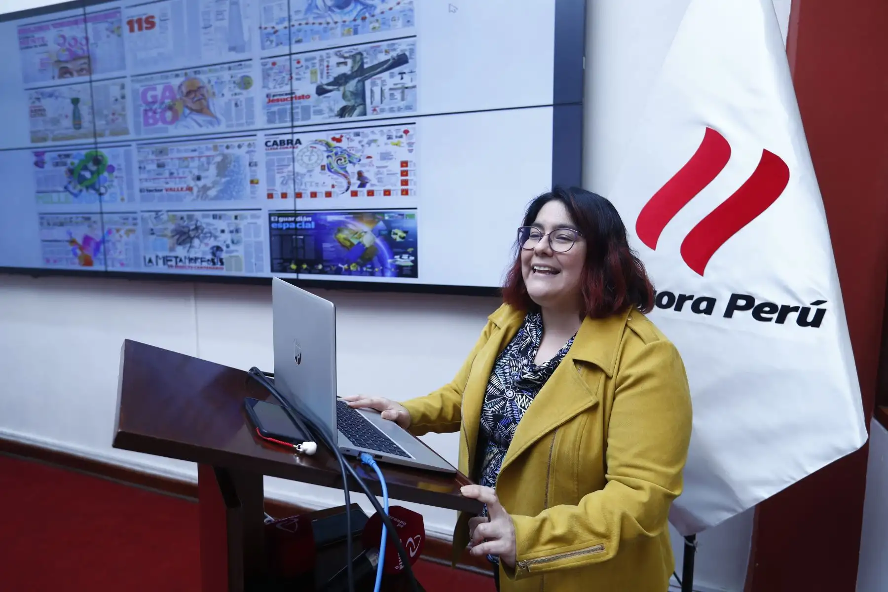 Estudiantes de sexto ciclo de la carrera de Comunicación y Periodismo de la Universidad Peruana de Ciencias Aplicadas (UPC), del taller de Fotoperiodismo, visitaron las instalaciones del Diario El Peruano y de la Agencia Andina para conocer el Museo Gráfico de Editora Perú y participar en las exposiciones de la iniciativa Vive Andina, en donde periodistas de ambos medios de comunicación comparten sus experiencias con los estudiantes. Foto: ANDINA/Daniel Bracamonte