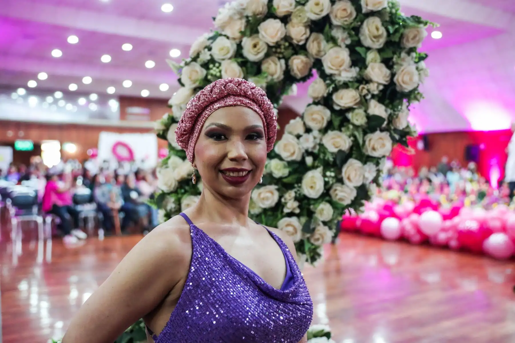 El INEN reúne esfuerzos no solo para el tratamiento médico de las pacientes, si no también para celebrar la vida, la belleza y la fortaleza del espíritu humano de cada una de ellas. 
Foto: ANDINA/ Connie Calderon