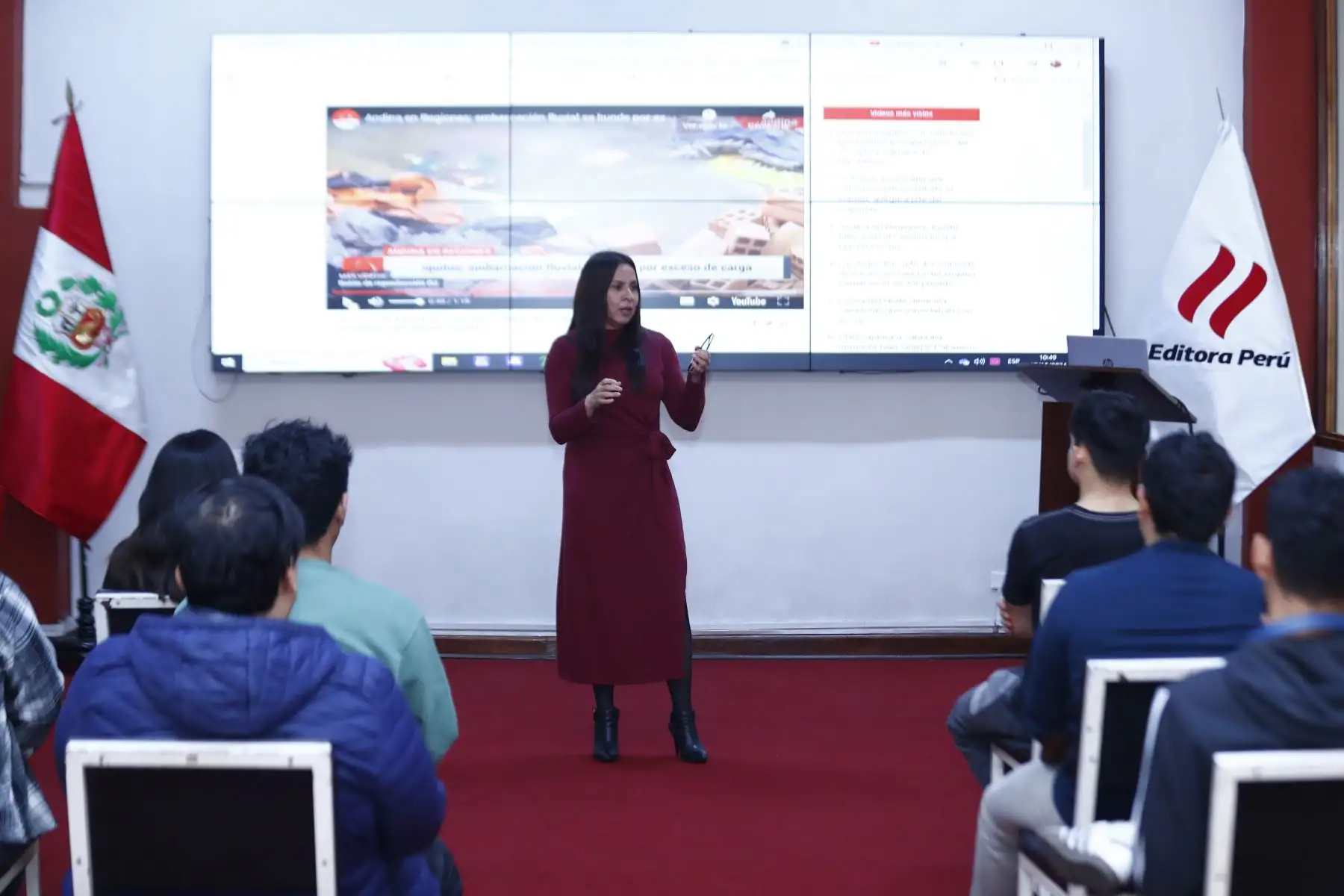Estudiantes de sexto ciclo de la carrera de Comunicación y Periodismo de la Universidad Peruana de Ciencias Aplicadas (UPC), del taller de Fotoperiodismo, visitaron las instalaciones del Diario El Peruano y de la Agencia Andina para conocer el Museo Gráfico de Editora Perú y participar en las exposiciones de la iniciativa Vive Andina, en donde periodistas de ambos medios de comunicación comparten sus experiencias con los estudiantes. Foto: ANDINA/Daniel Bracamonte