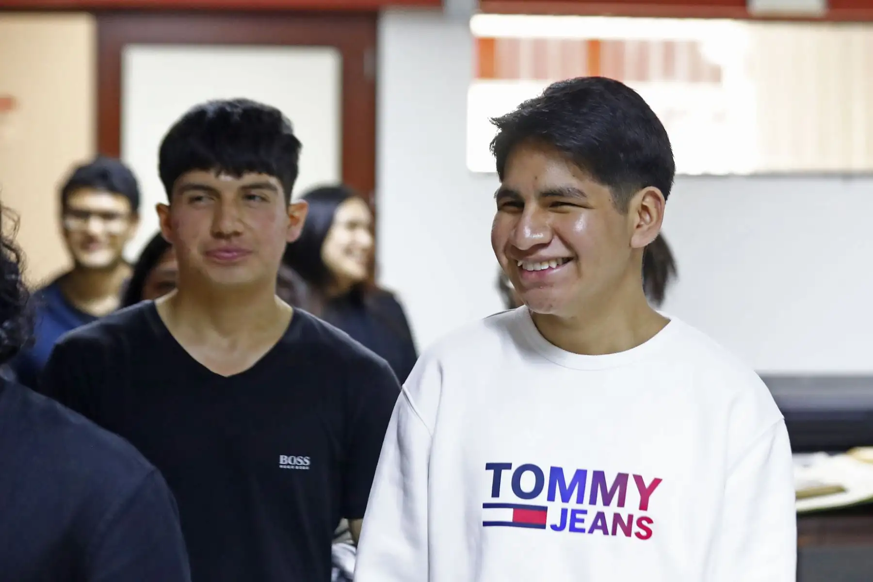 Estudiantes de sexto ciclo de la carrera de Comunicación y Periodismo de la Universidad Peruana de Ciencias Aplicadas (UPC), del taller de Fotoperiodismo, visitaron las instalaciones del Diario El Peruano y de la Agencia Andina para conocer el Museo Gráfico de Editora Perú y participar en las exposiciones de la iniciativa Vive Andina, en donde periodistas de ambos medios de comunicación comparten sus experiencias con los estudiantes. Foto: ANDINA/Daniel Bracamonte